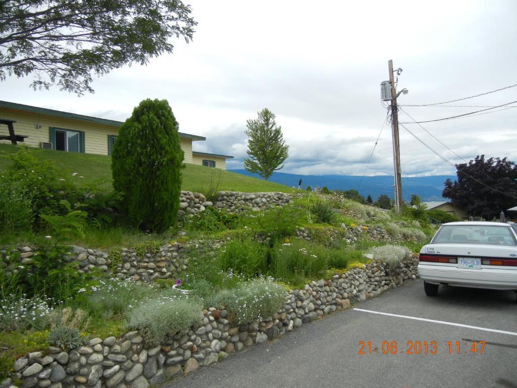 Pleasant View Motel Summerland Exterior foto